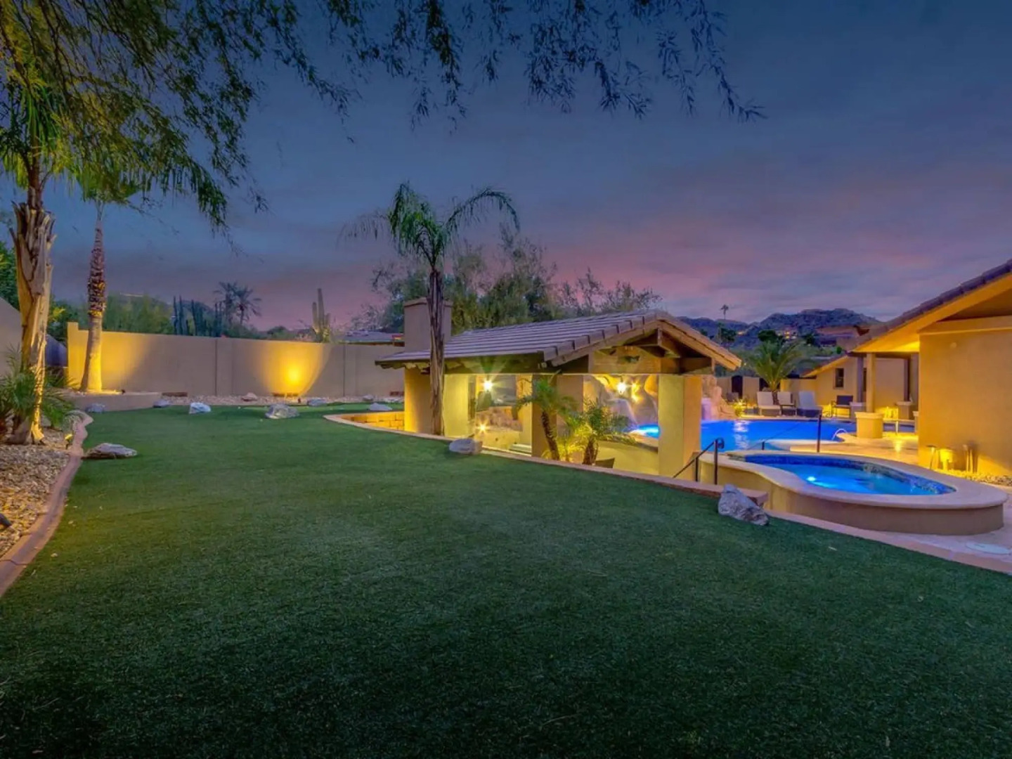 Your Oasis-Private Estate Resort 6Bdrm/5.5 Bath/Pool Misters