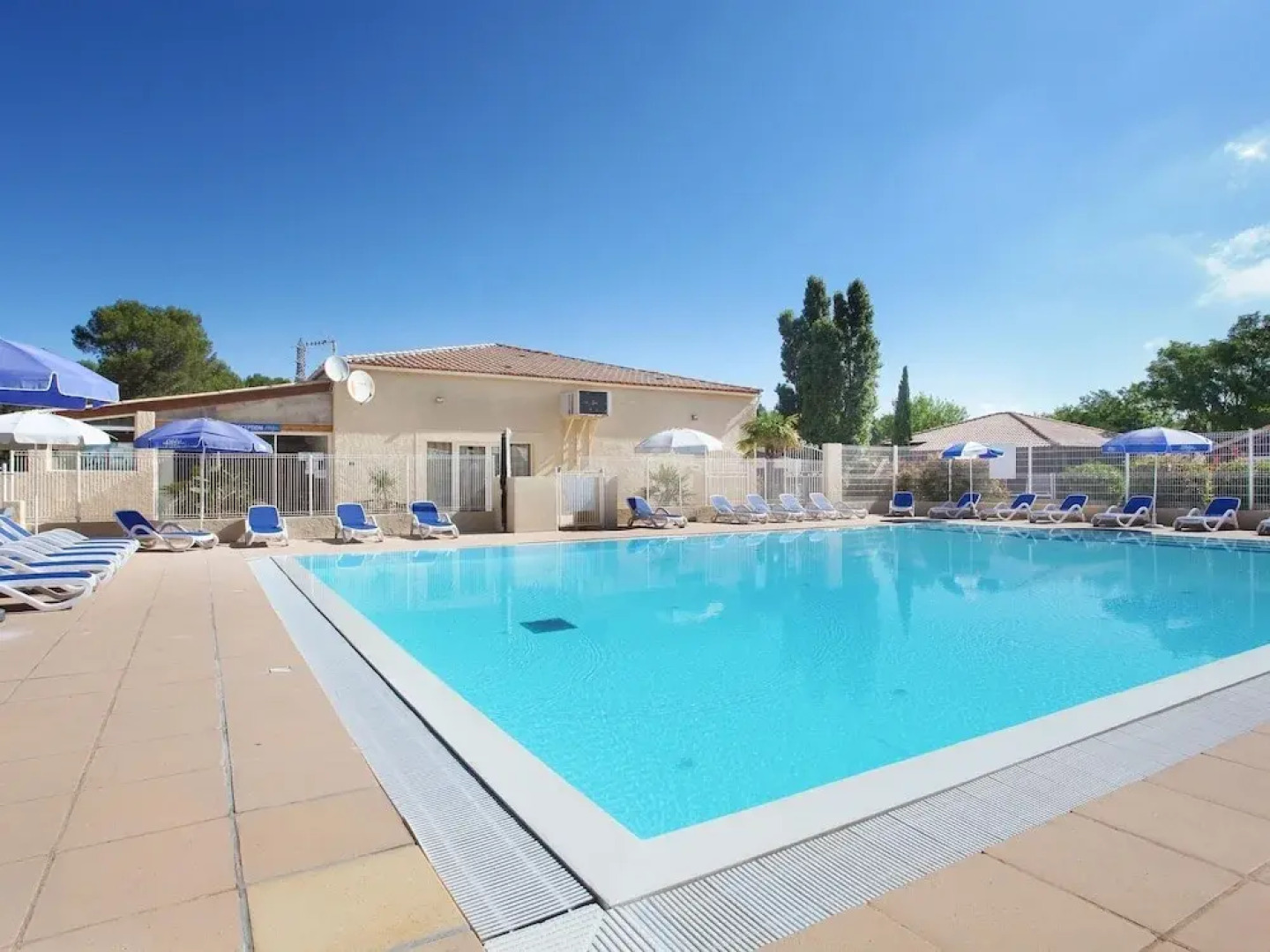 Pleasant chalet with covered terrace in beautiful surroundings