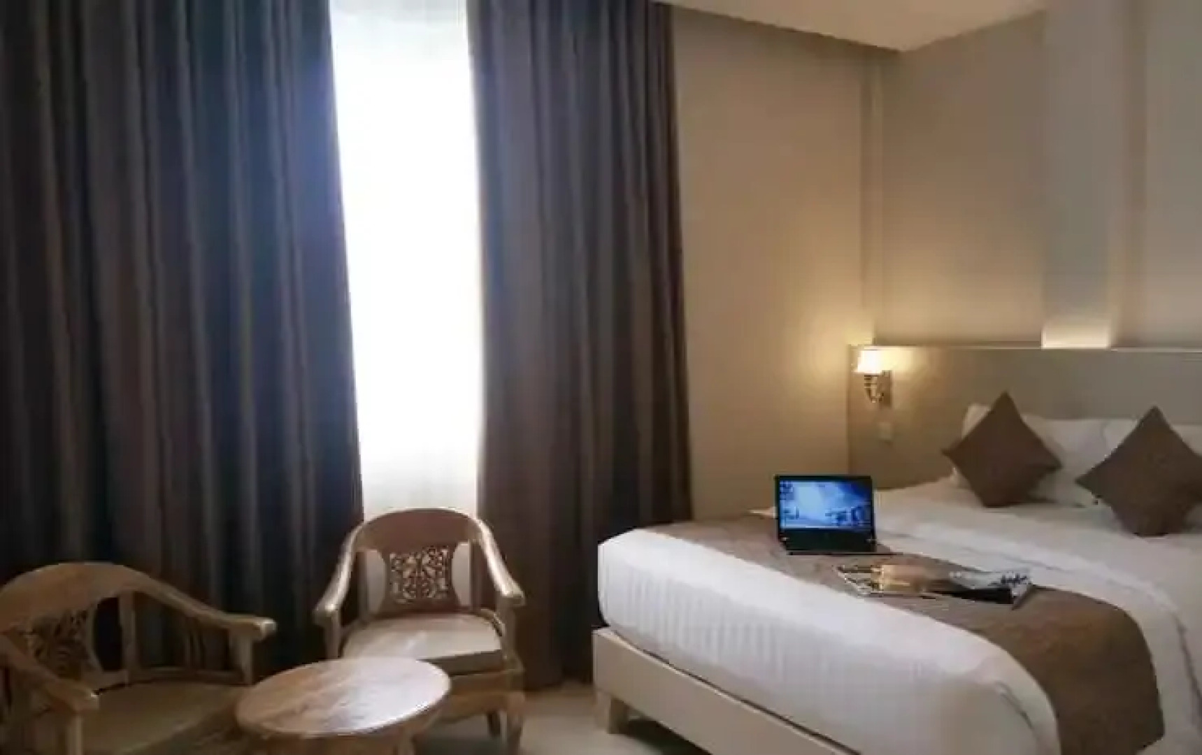 Amazing Riverside Hotel