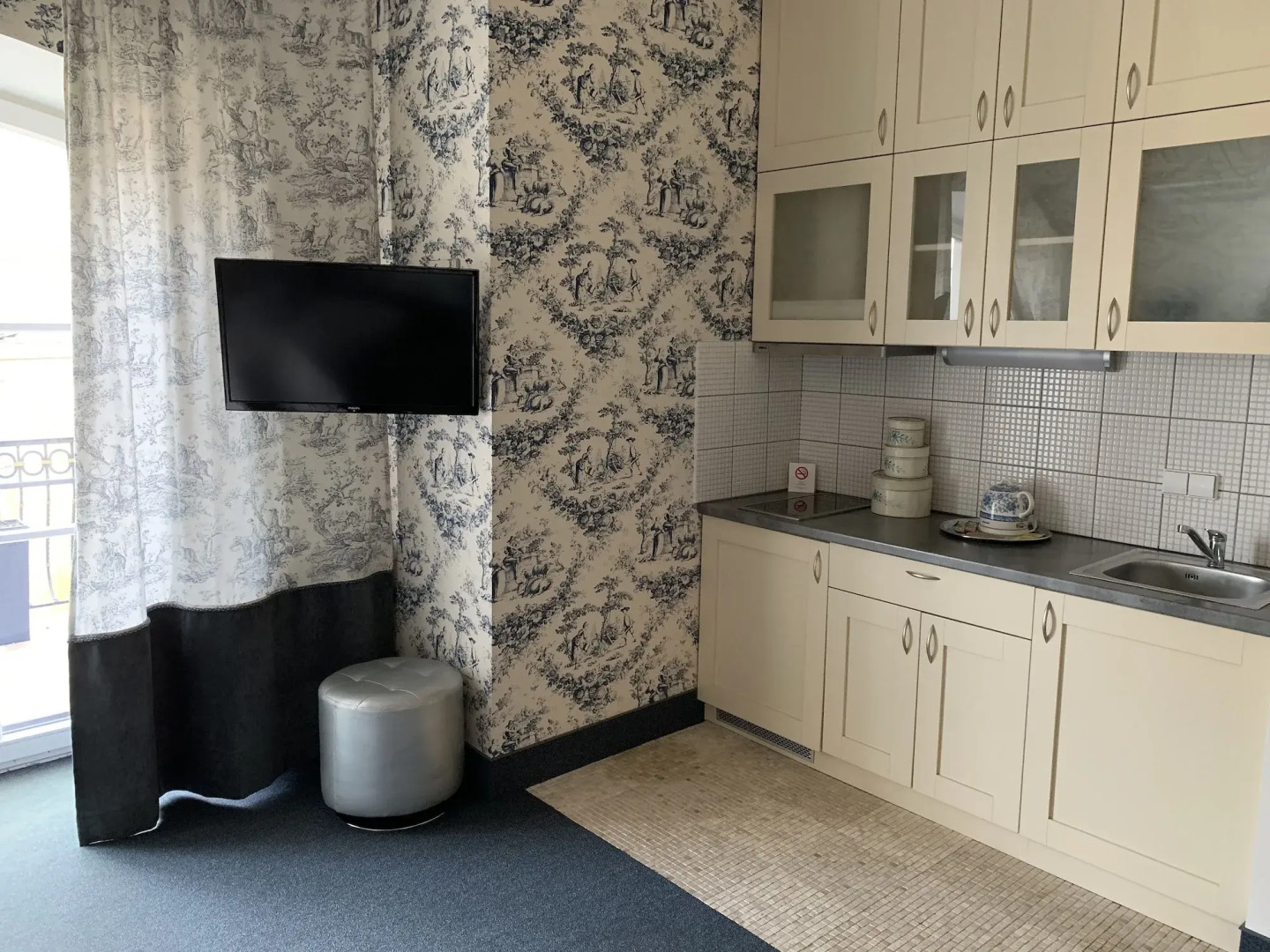 Арт-отель Moon Garden