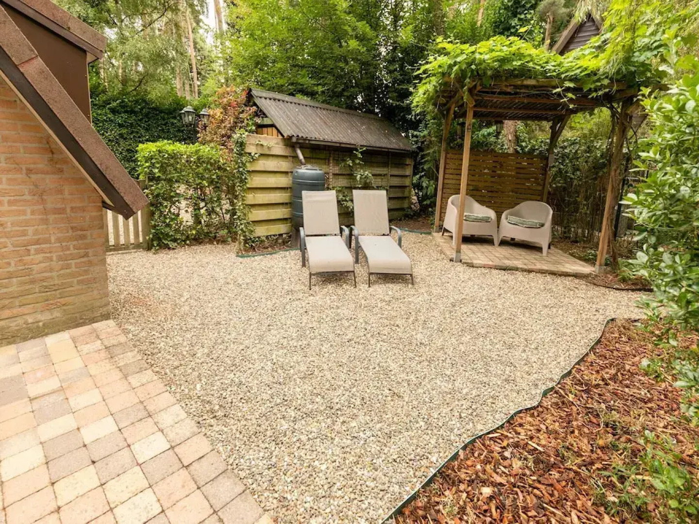 Lanaken Luxe Garden Retreat