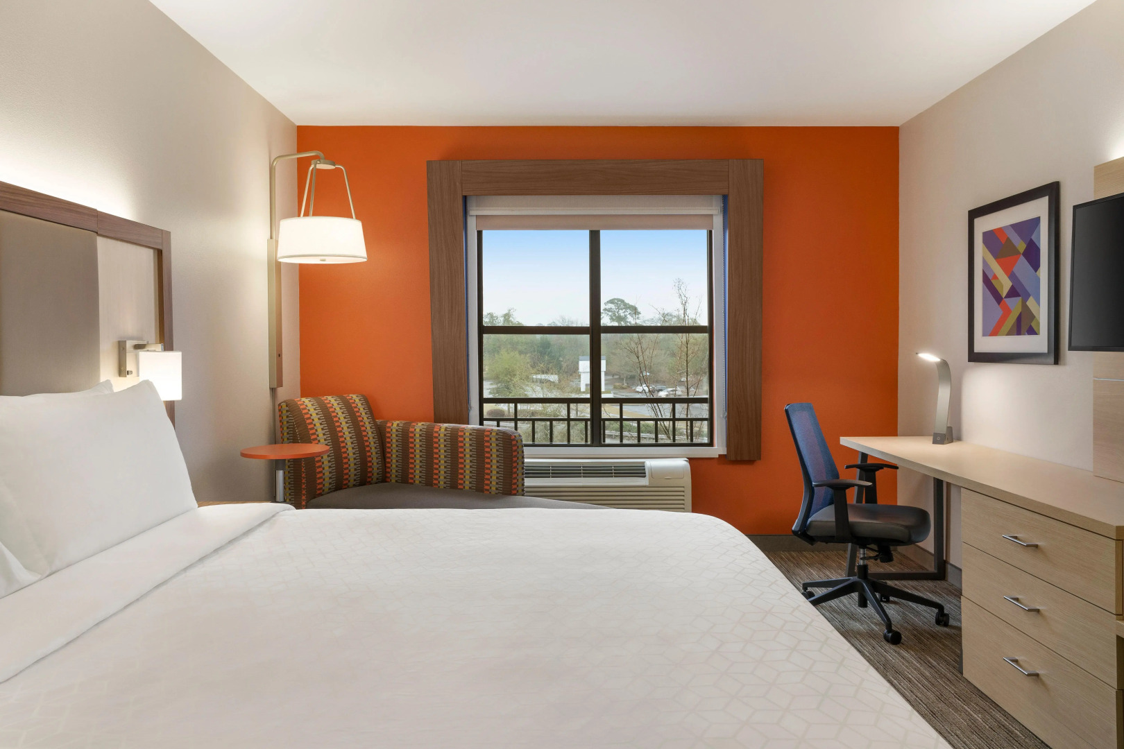 Holiday Inn Express & Suites Mt. Pleasant by IHG