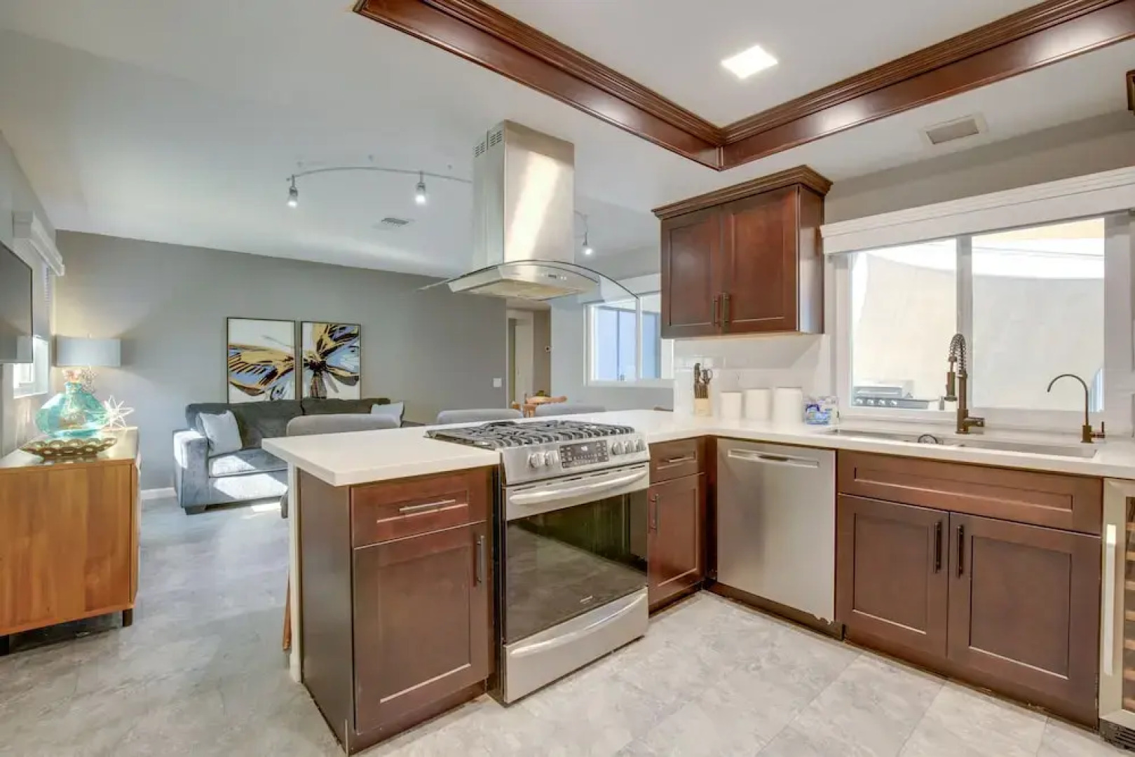 Theater Room & Pool Deck: Retreat in Palm Desert!