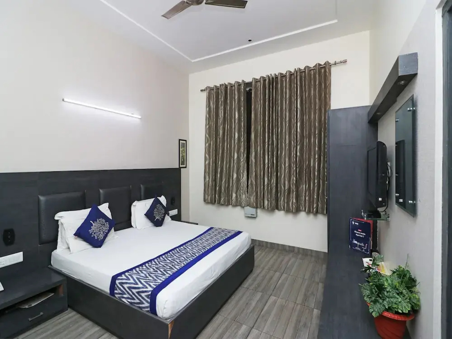 Oyo 3396 Hotel Parichay