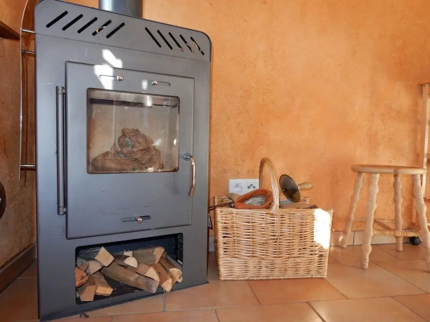 Cozy Home in Haut-du-them-château-lambert With Garden