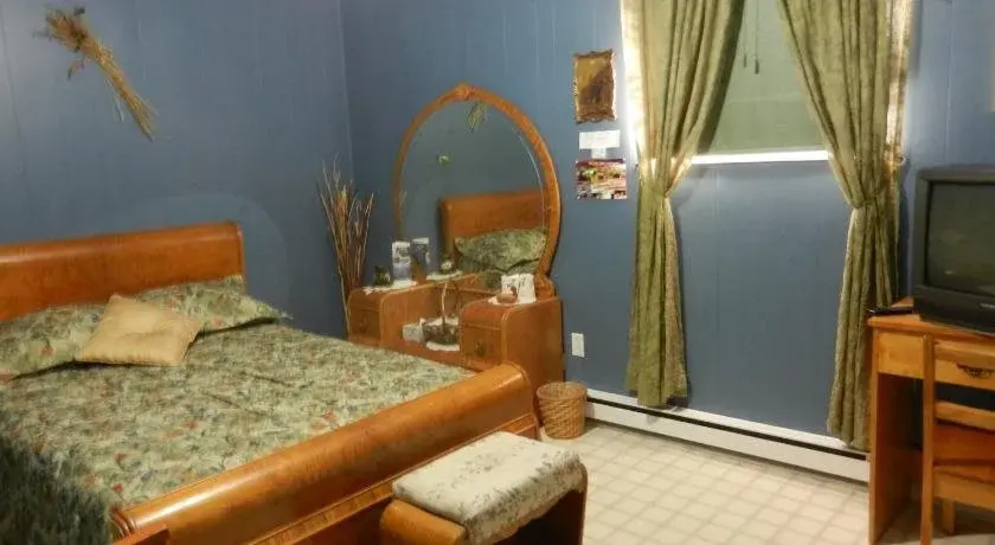 Domaine Joseph Ross Bed and Breakfast