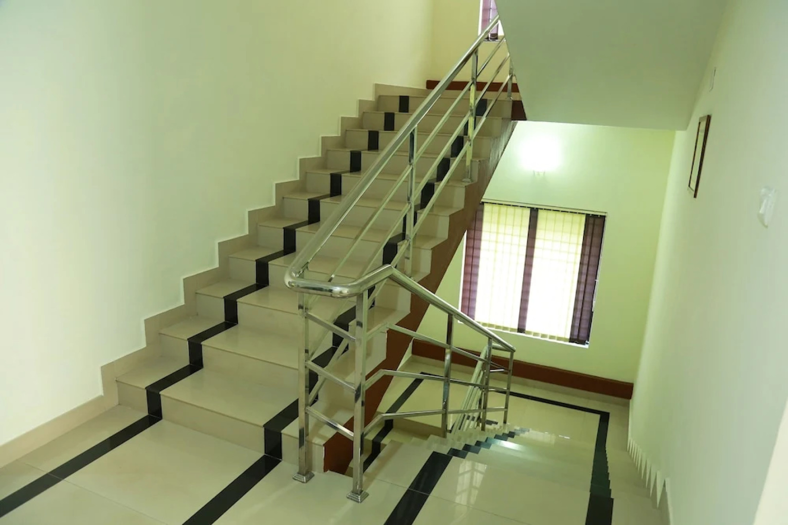 OYO 8273 Diamond Inn