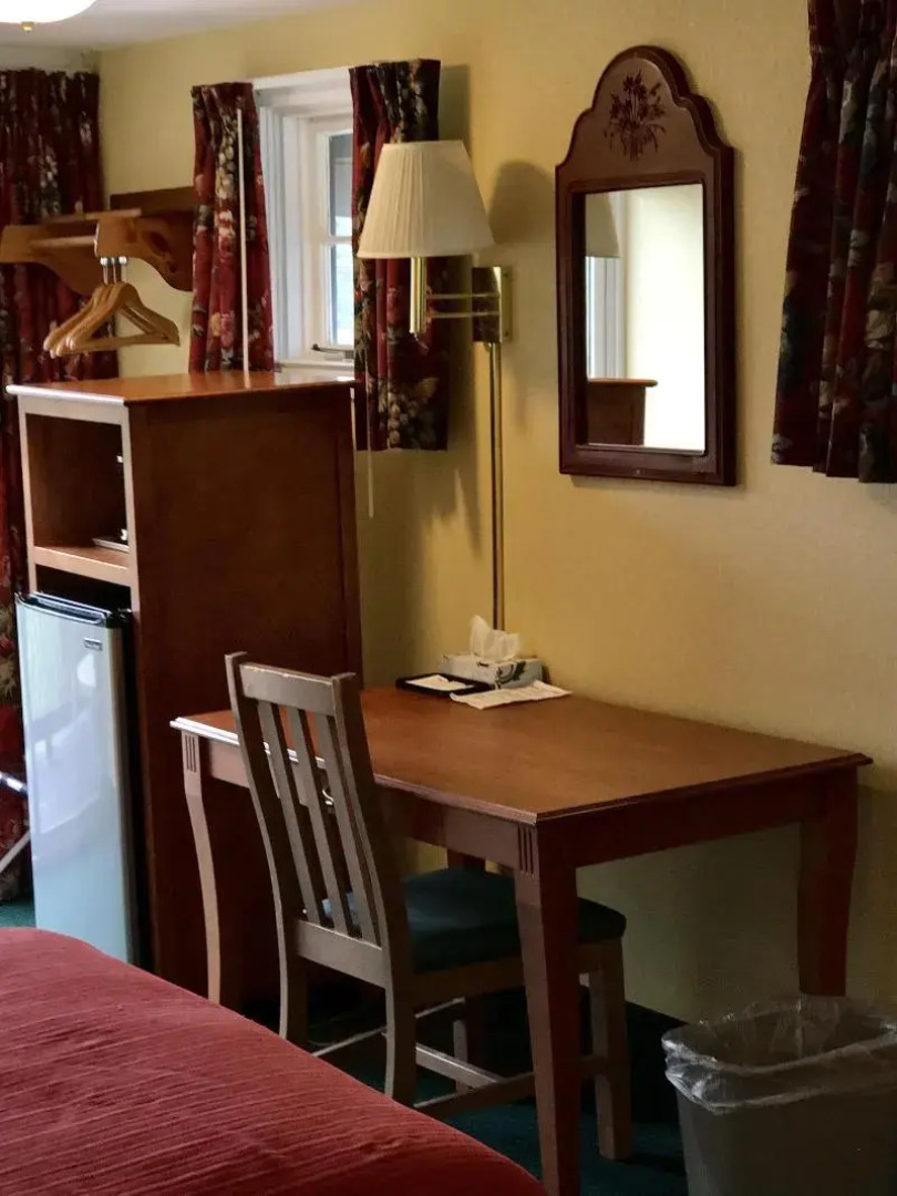 Swiss Chalets Village Inn