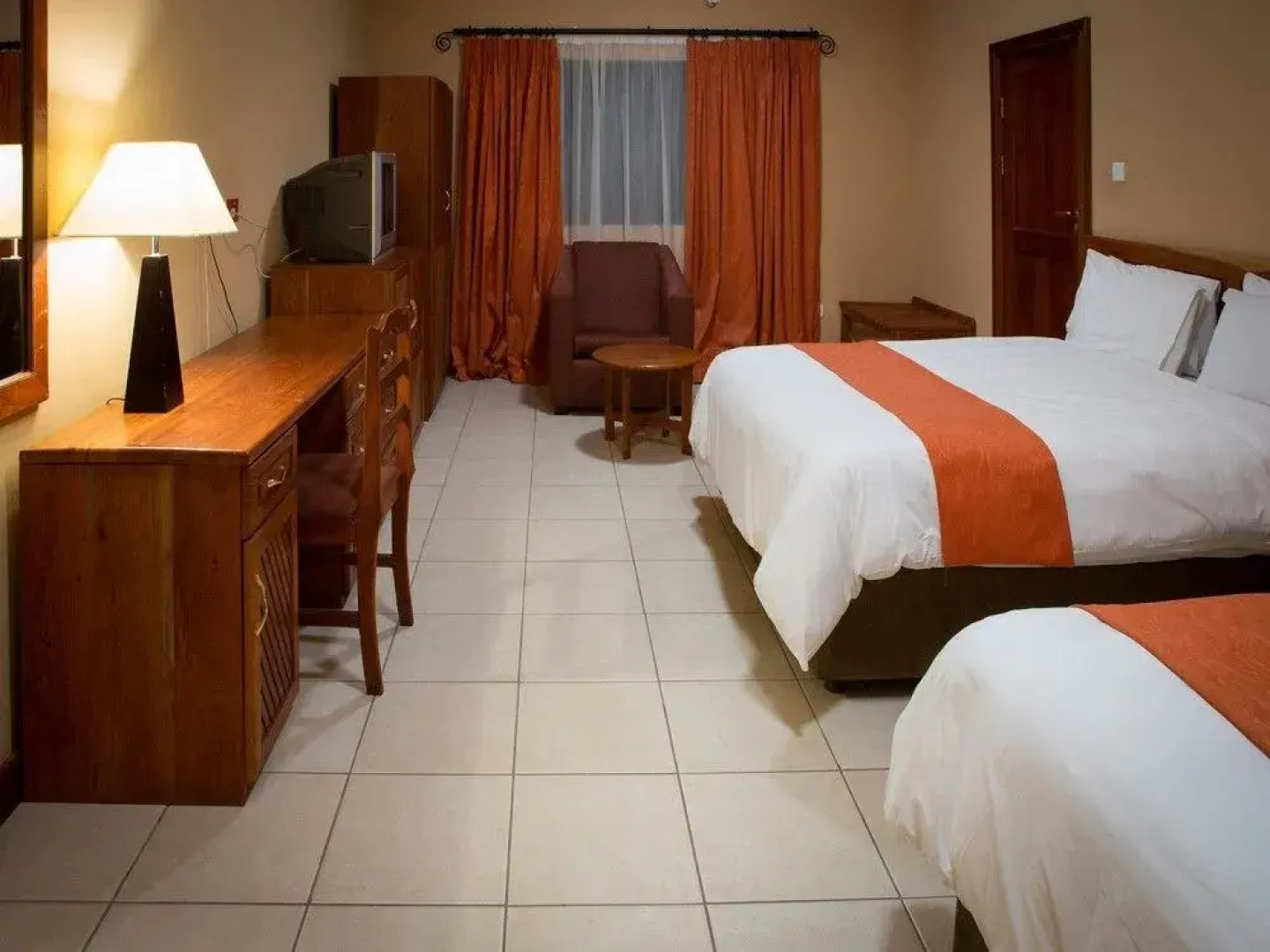 Cresta Golfview Hotel