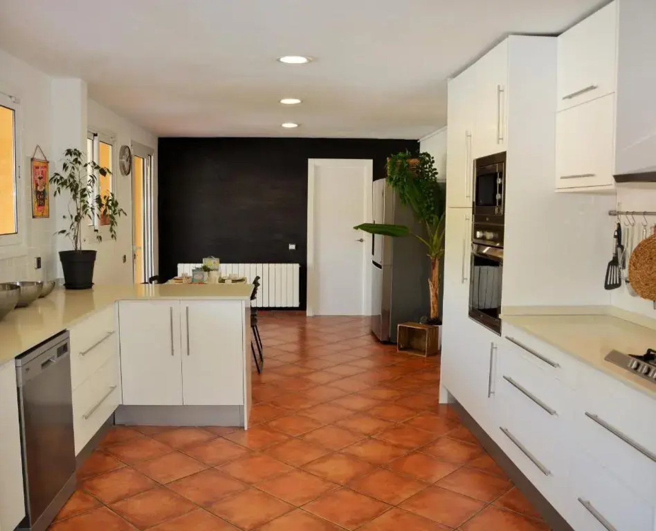 Villa Lia 10 Minutes Drive Sitges Very confortable AC Pool XL Garden Sunny oriented