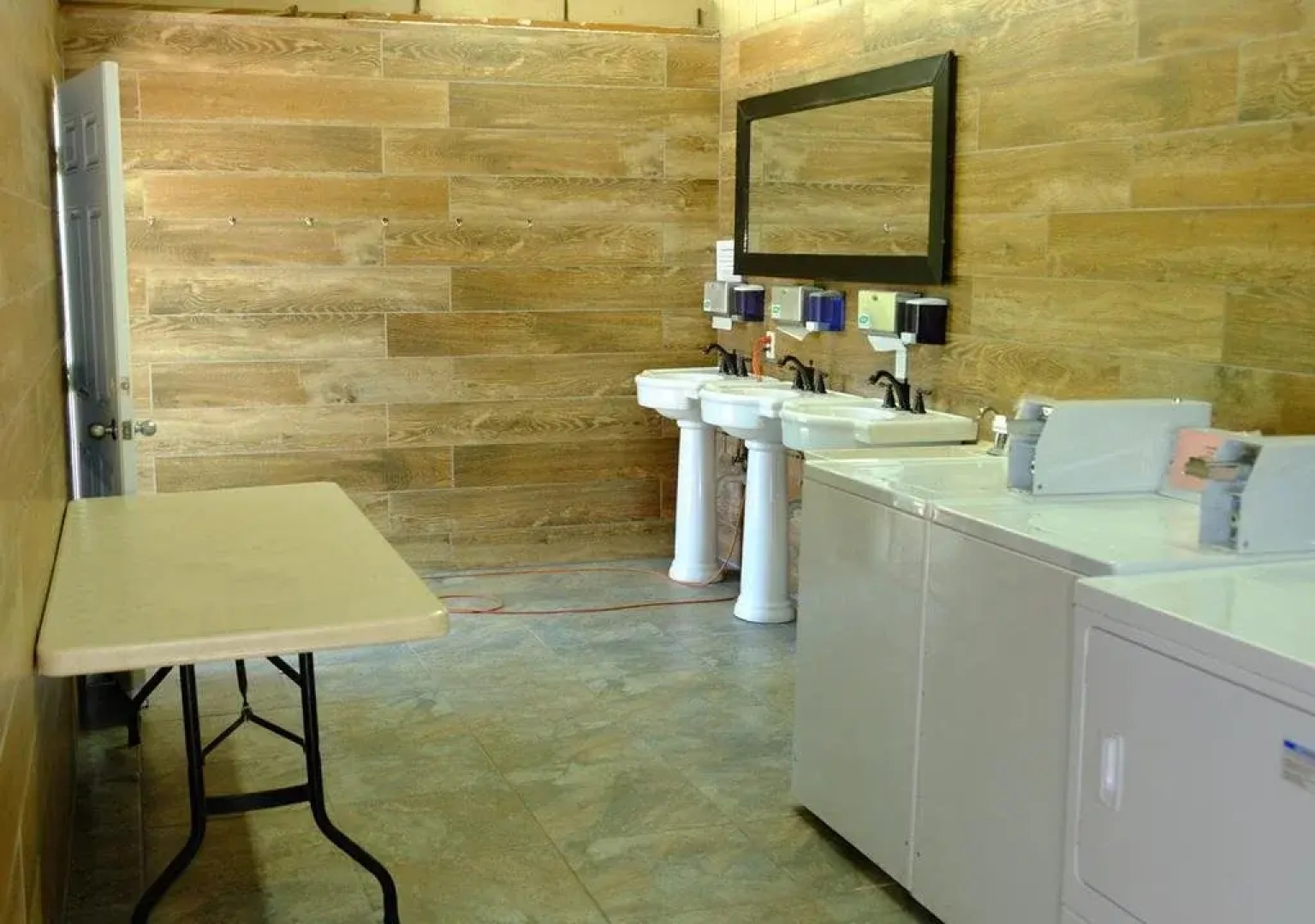 Yosemite Bug Rustic Mountain Resort