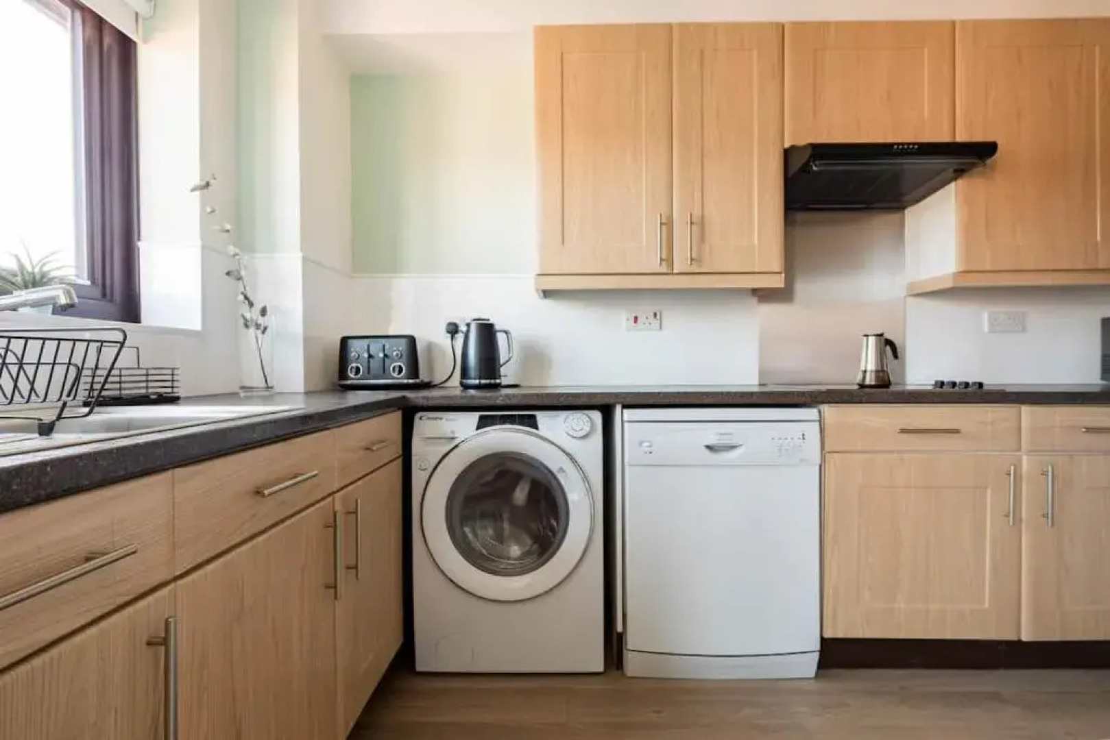 Stylish apartment with balcony, minutes from beach