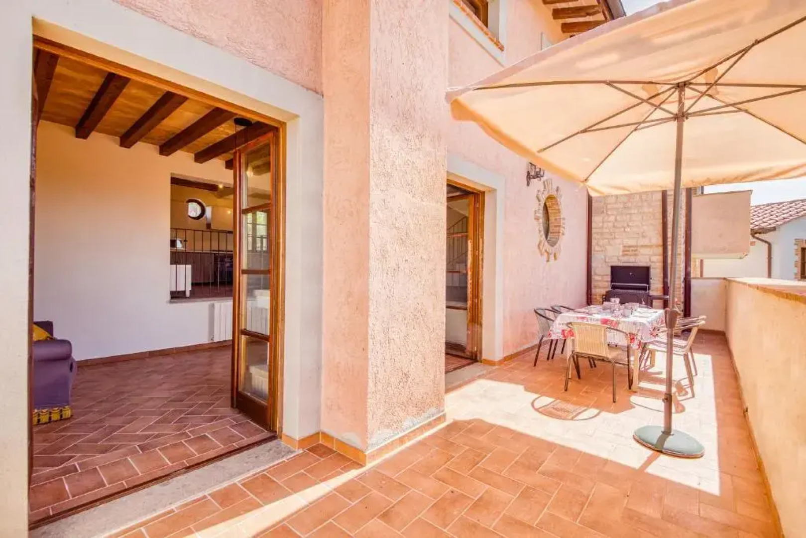 Bright Apt With Terrace and Shared Pool