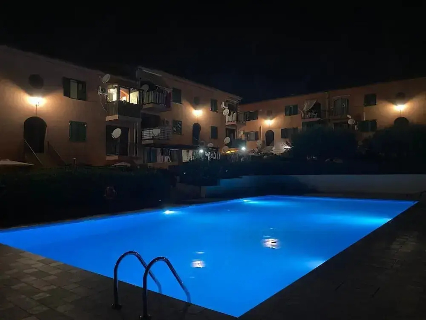 Apartment - Sleeps 2 & Swimming Pool