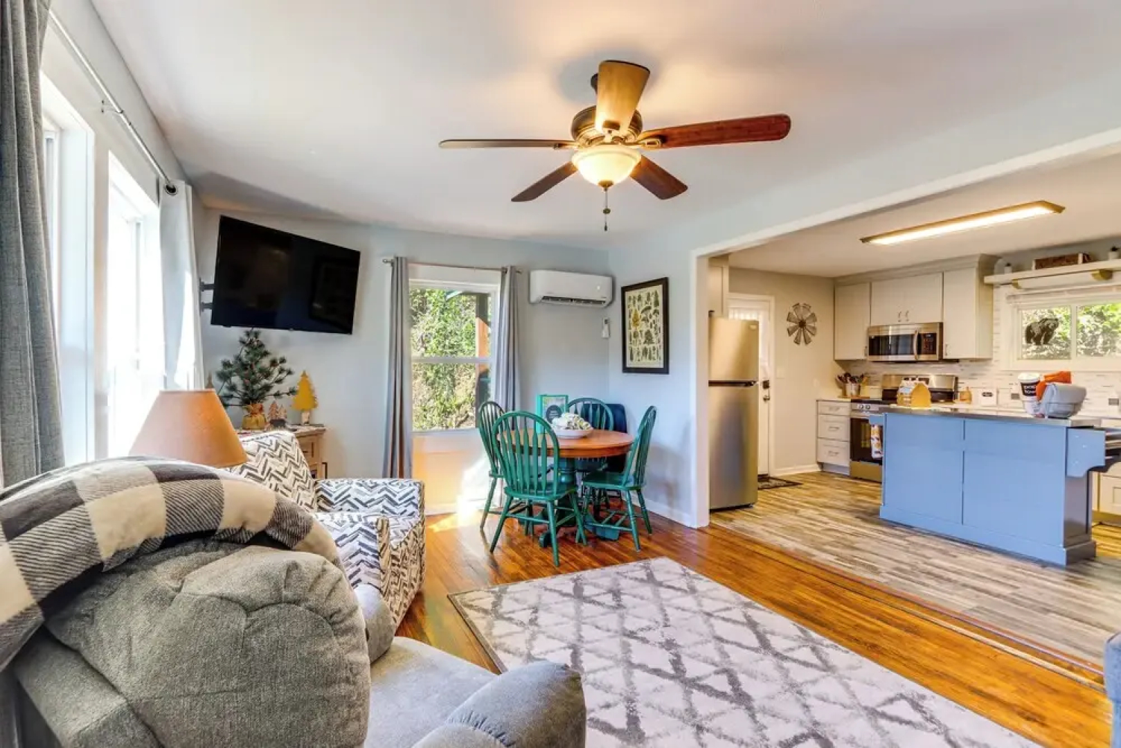 < 1 Mi to Dtwn: Pet-friendly Cabin in Murphy!