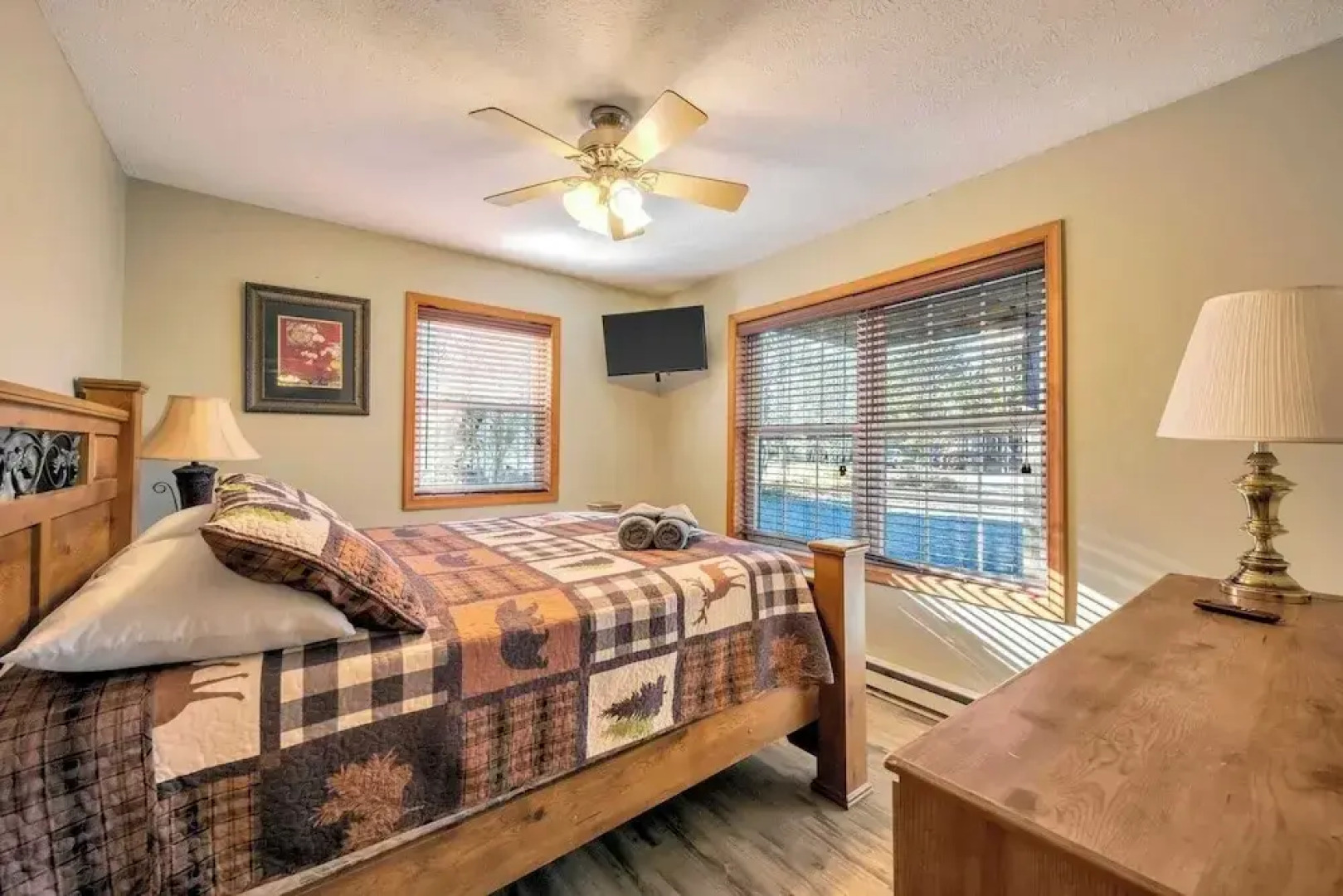 Pocono Pinnacle by Avantstay Steps to the Lake, Game Room, Large Deck