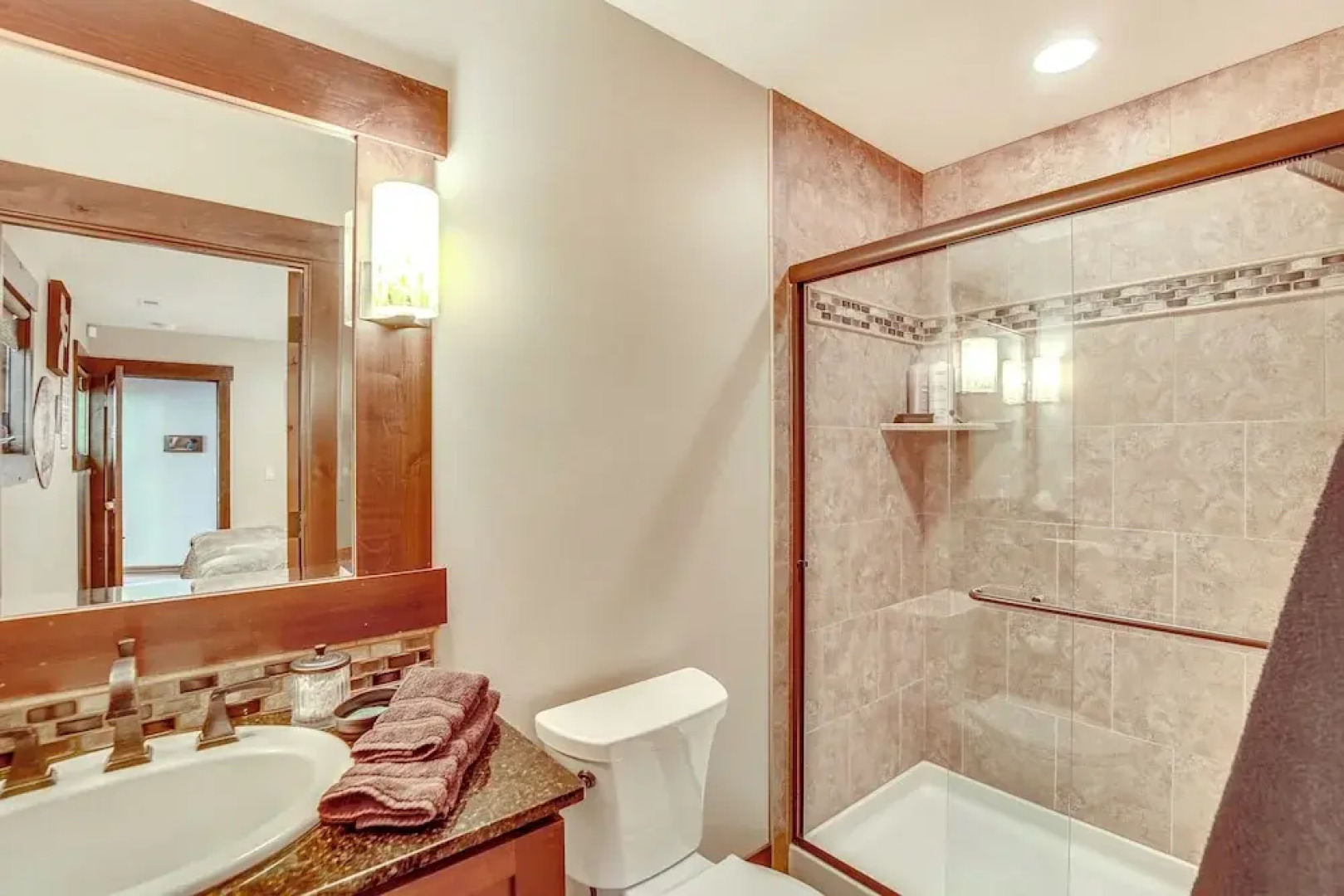 Golf Getaway w/ Hot Tub, Course Views in Cle Elum!