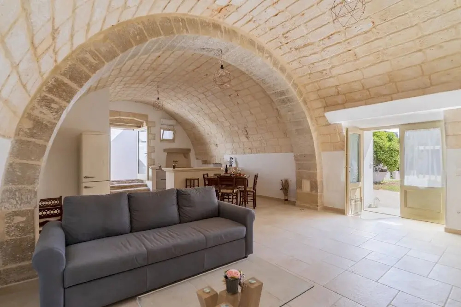 2873 Villa Pussacra by Barbarhouse