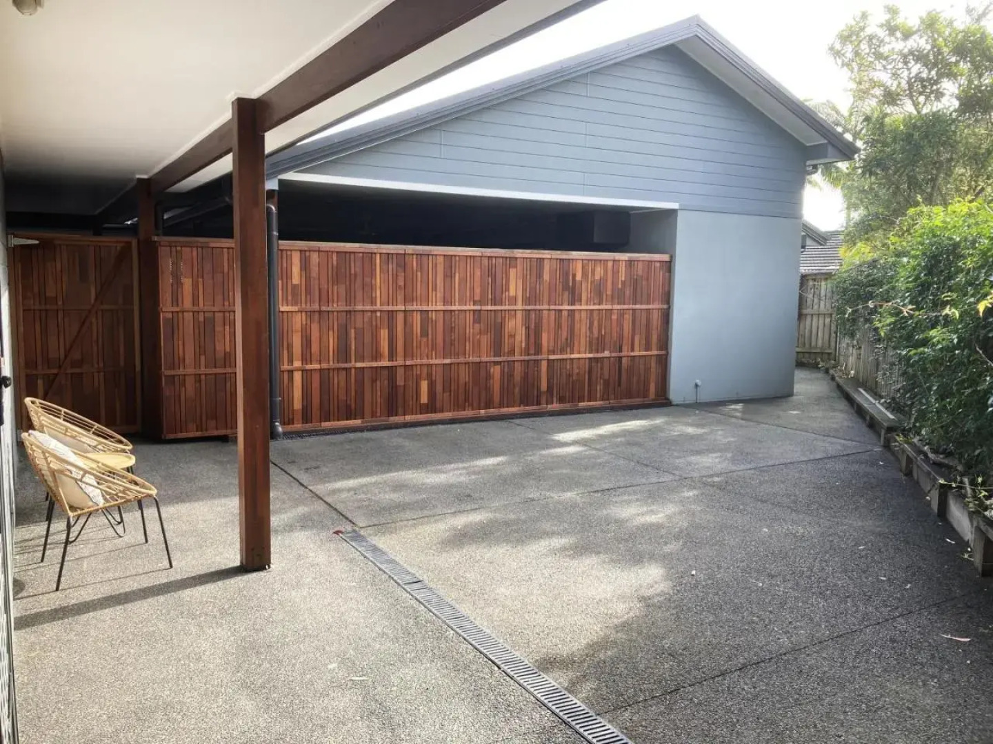 Lakin Lodge at Bateau Bay Beach