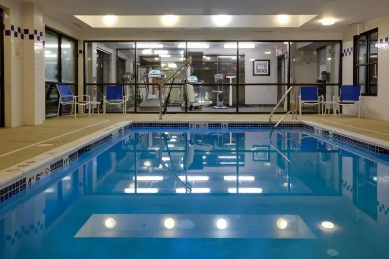 Holiday Inn Express And Suites Meadowlands Area