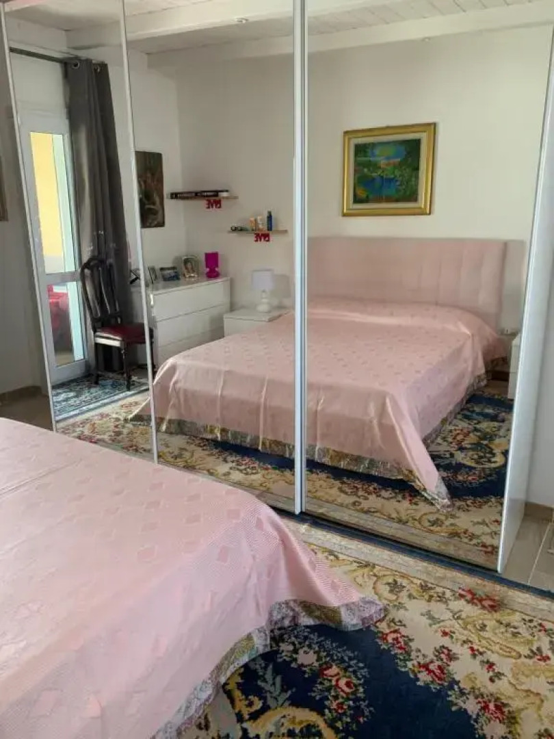 Appartamento in villa con piscina a 700m dal mare