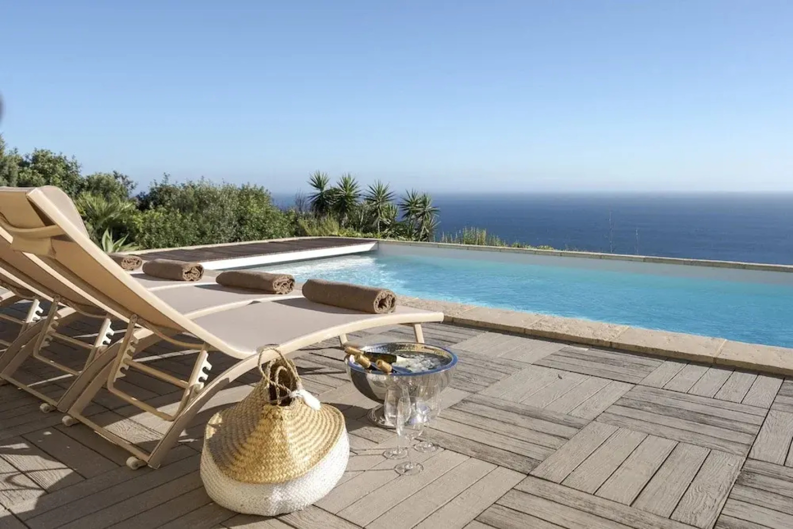 Coastline Arrabida Villa by Cadenzalux