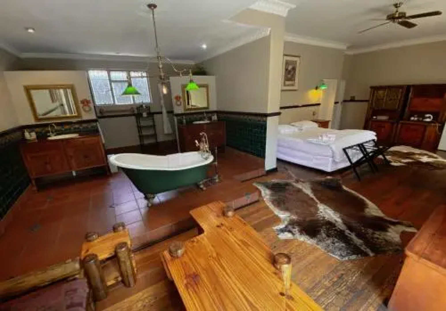 Eagles View Guest House and Business Centre