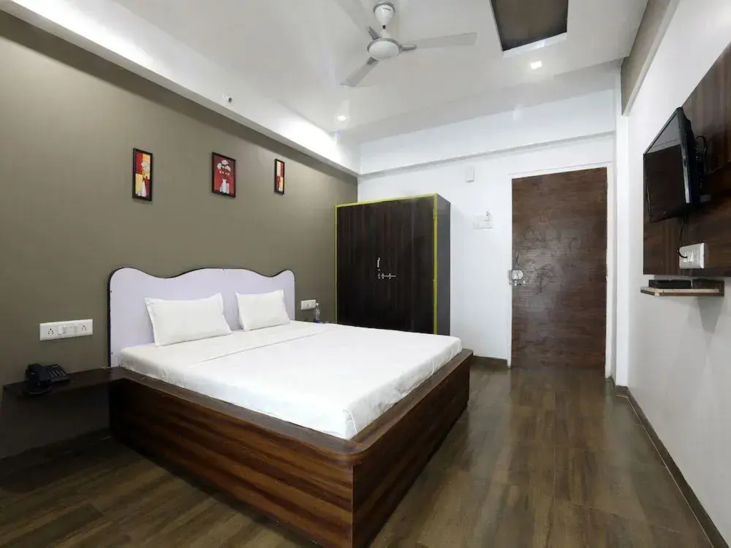 OYO 12817 White house beach resort