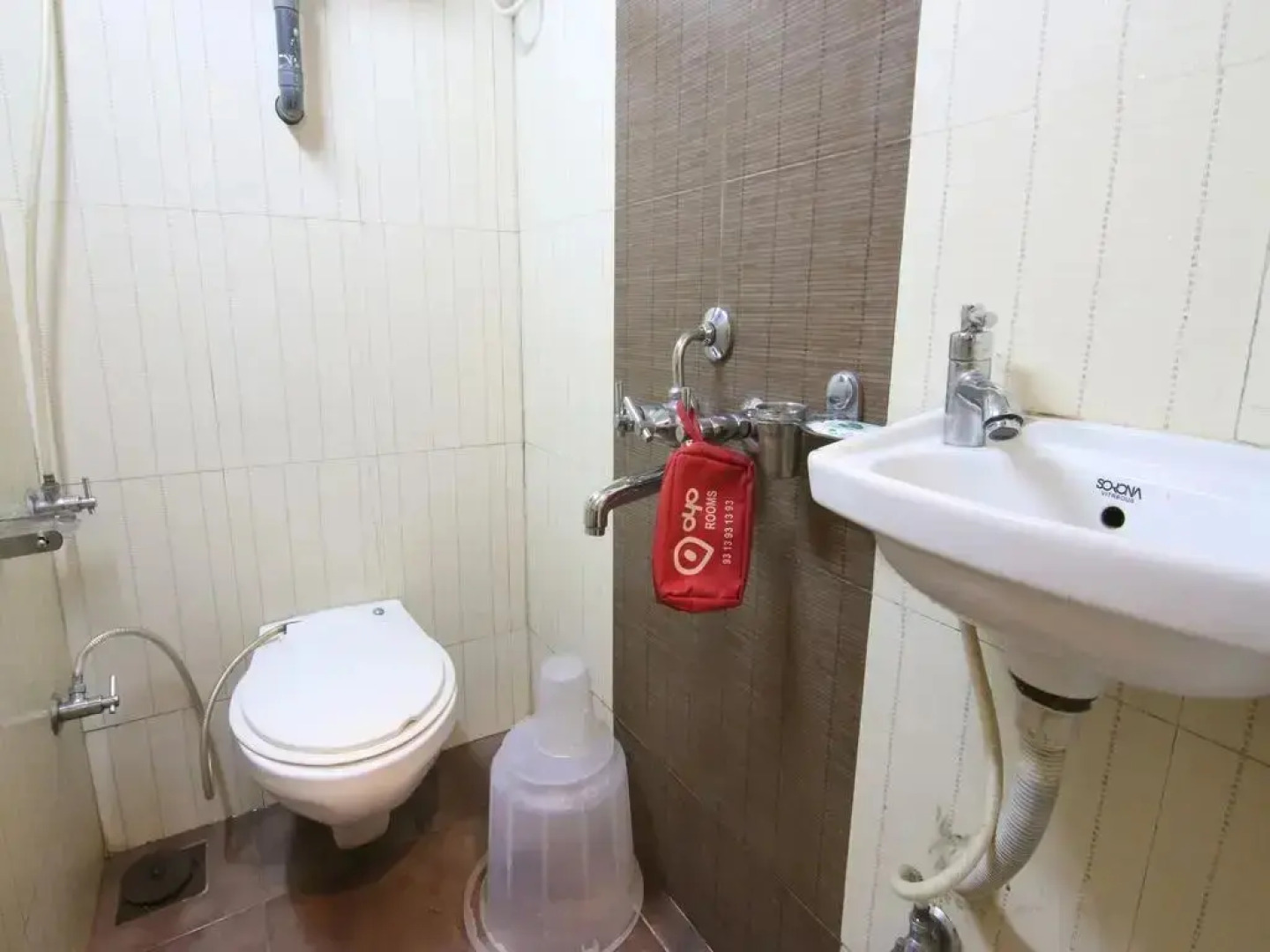 OYO 424 Hotel Apple Suites