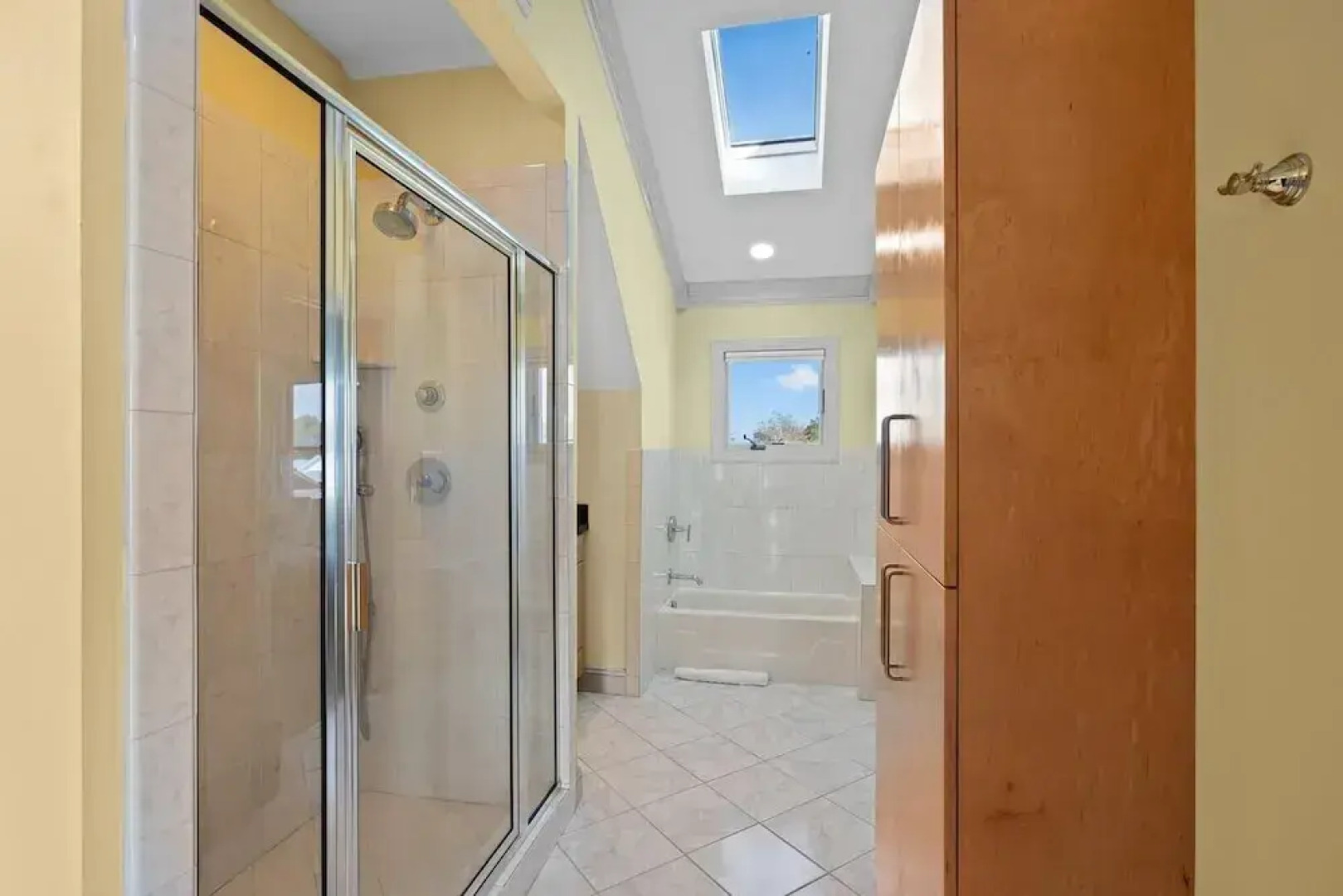 The Island House 5 Bedroom Home by RedAwning