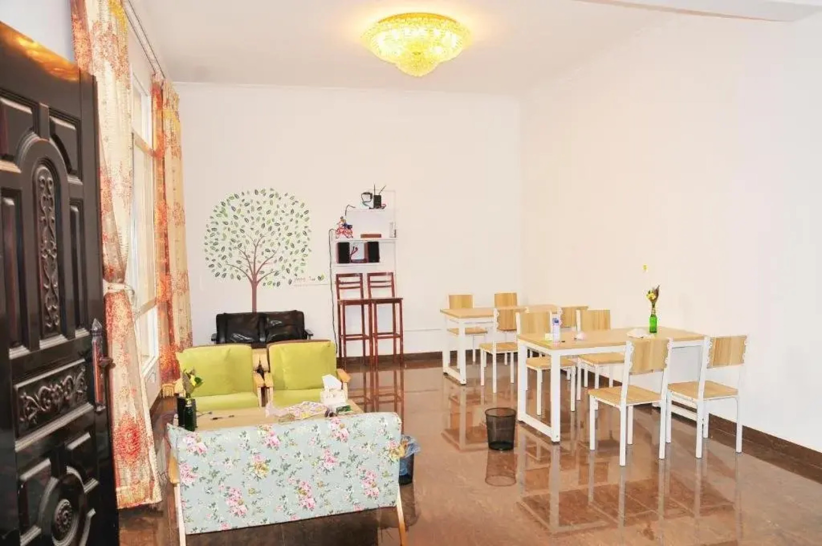 In the Spring International Youth Hostel