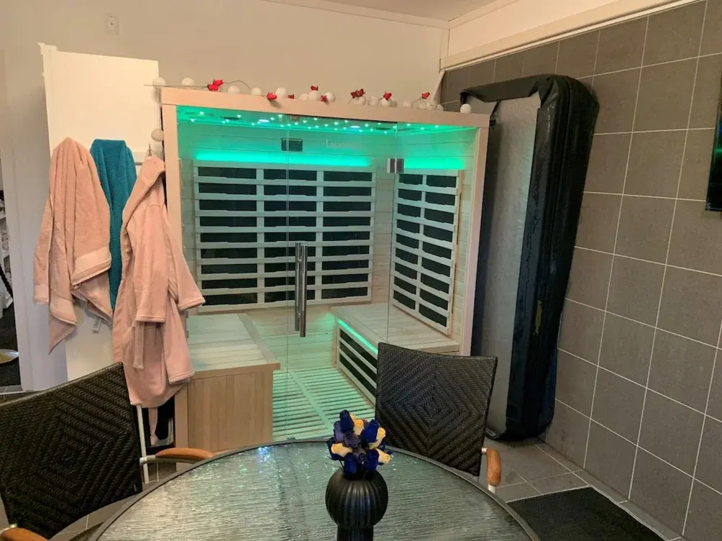 Alingsgård B&B - Spabad, bastu, gym, behandlingar & padelbana