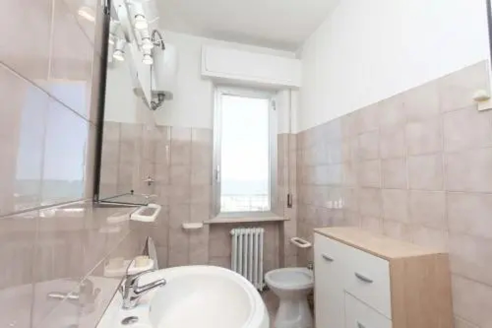 M249 - Marcelli, comoda mansarda fronte mare