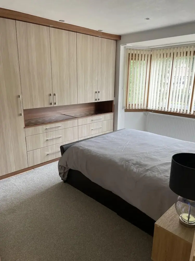Beautiful 5-bed House in Walsall