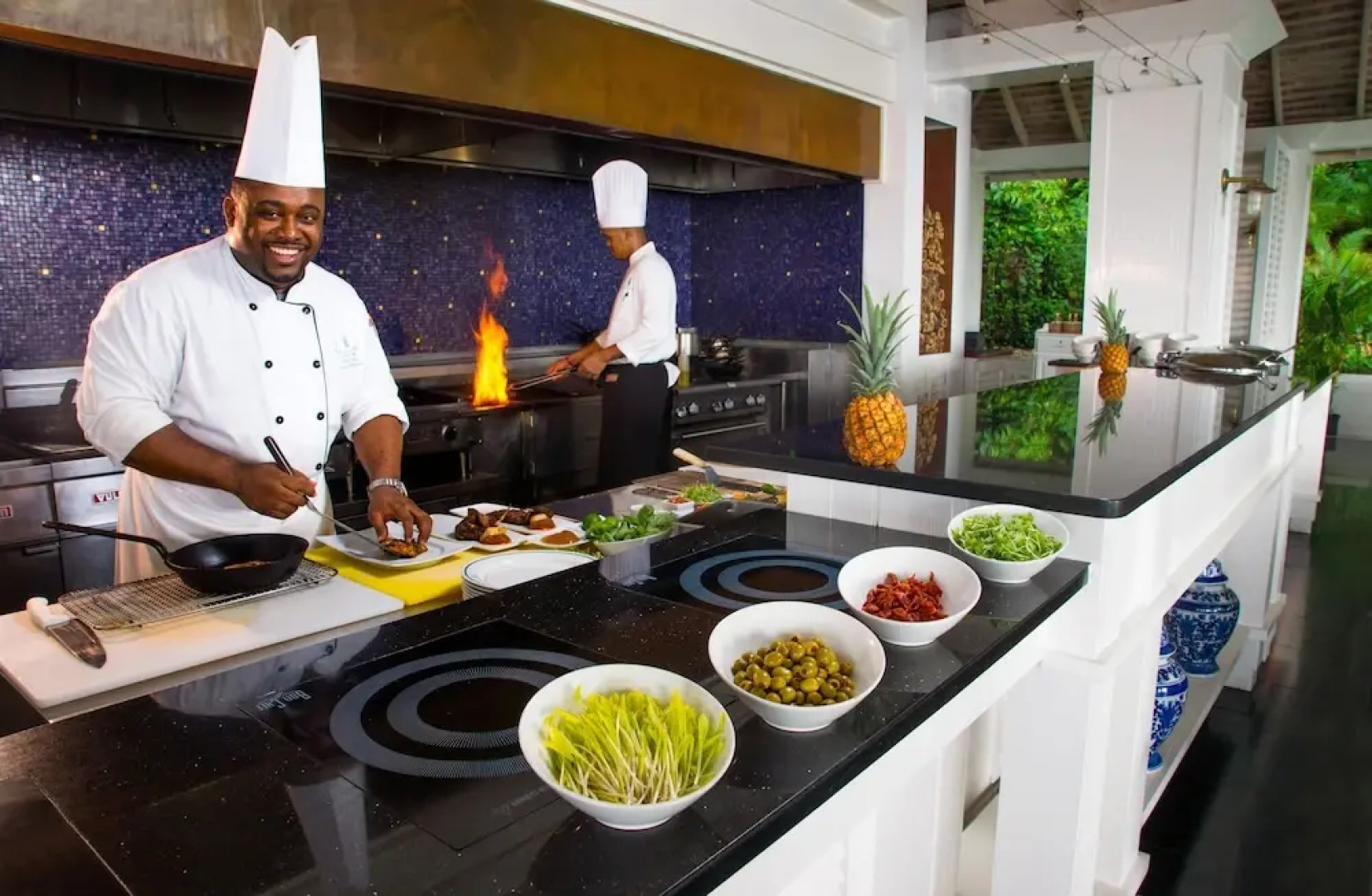 Staffed Round Hill Membership Van/driver 5 Bedroom Villa