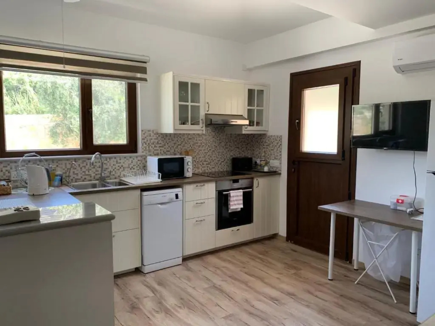 STUDIO in CAPTAINS HOUSE WITH A POOL