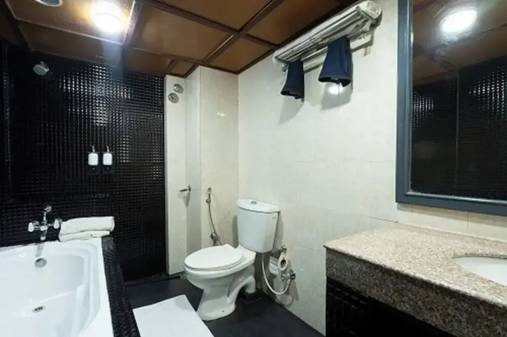Hotel Mainak