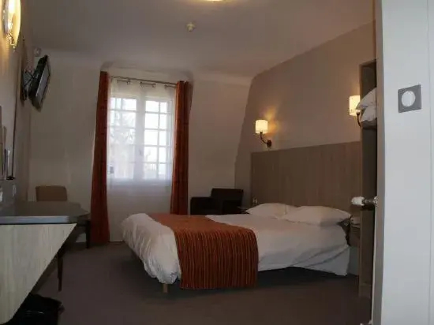 Brit Hotel La Croix Blanche