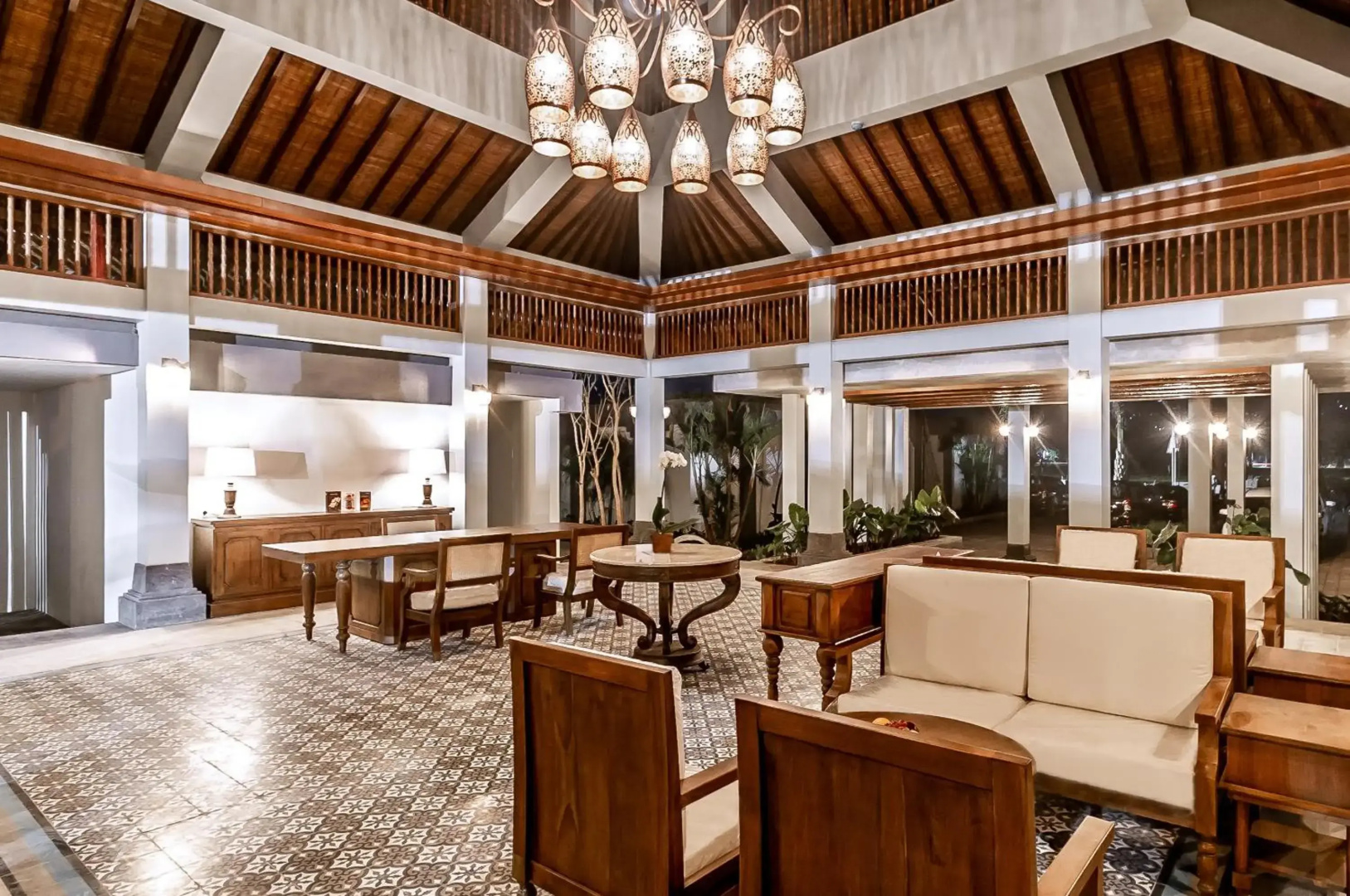 Lovina Beach Club & Resort