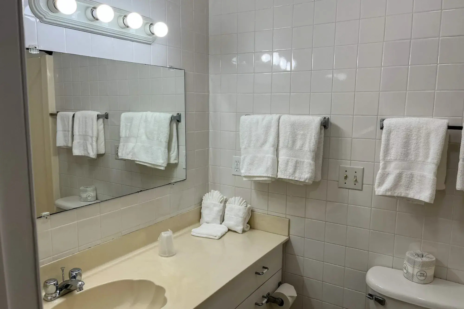 Captain's Table Hotel