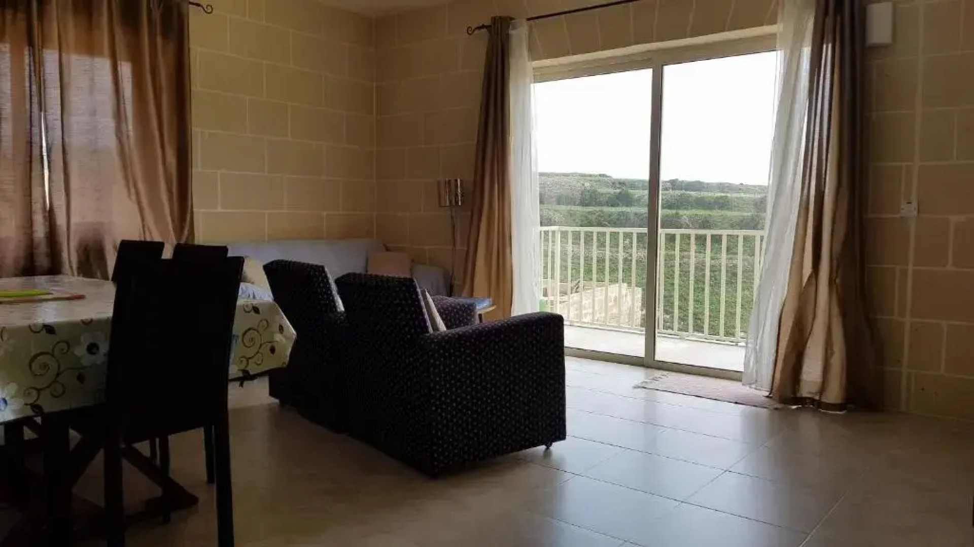 Palm Court Apartment