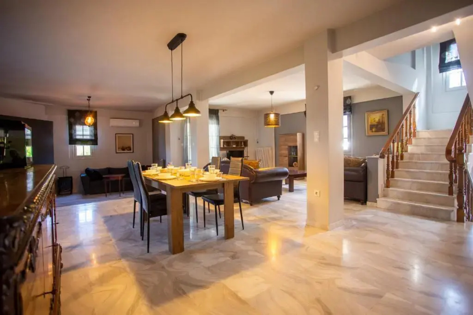 Τraditional Fully Detached Villa on a luxurious Hillock of Thessaloniki PANORAMA with its own Garden also for Family & Wedding gatherings and Kid's parties - under 13