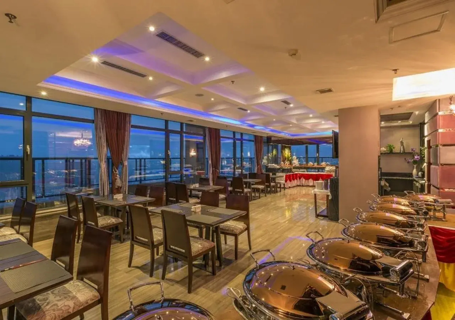 Peninsula Season Hotel Apartment