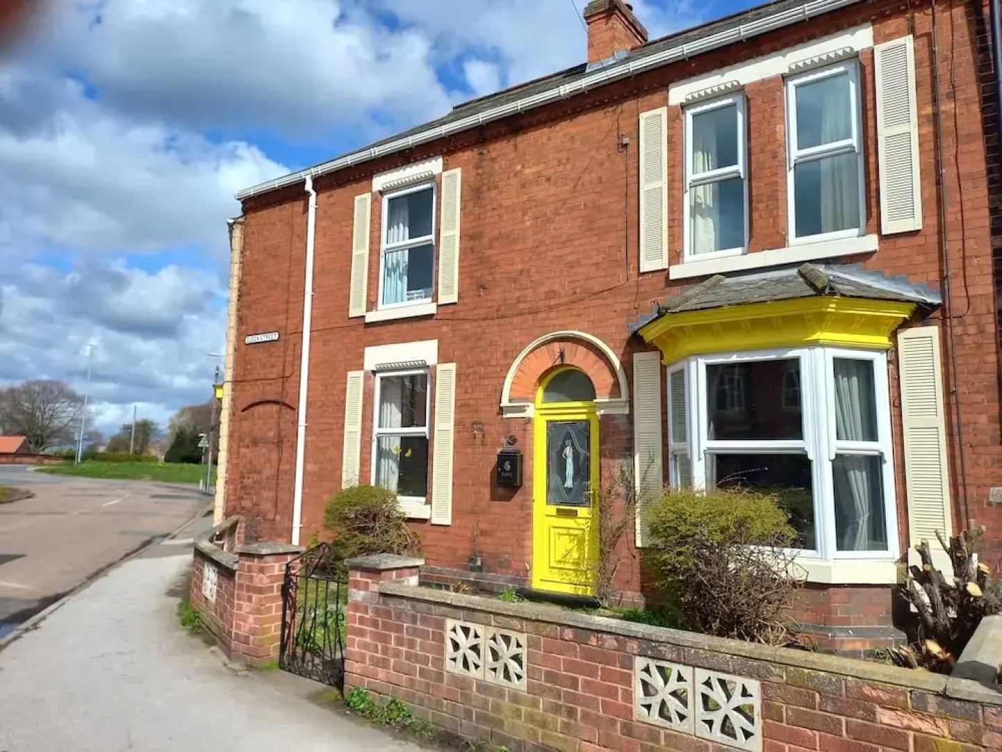 Charming 4-bed Victorian House in Retford