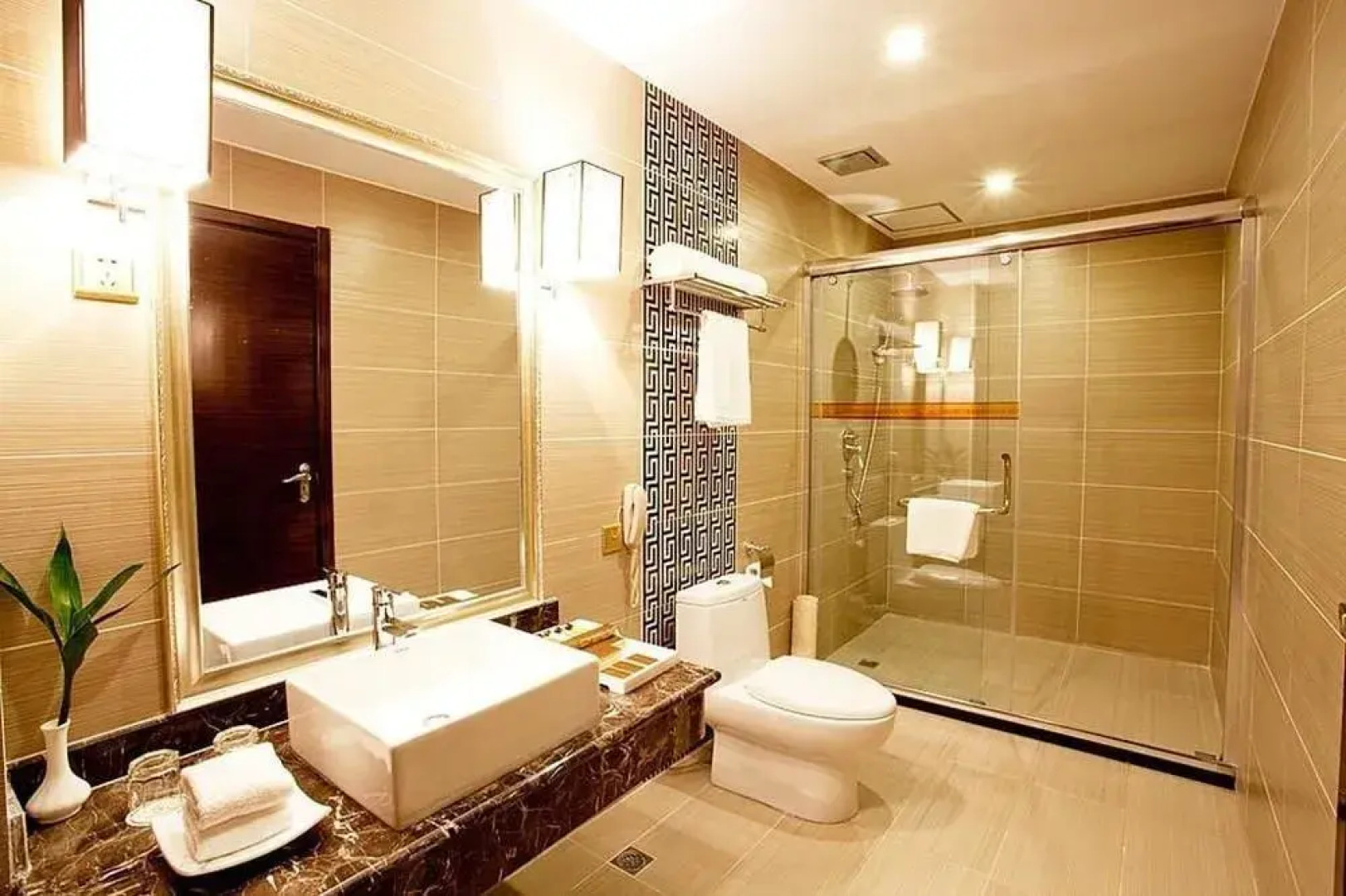 Shengfeite Garden Hotel