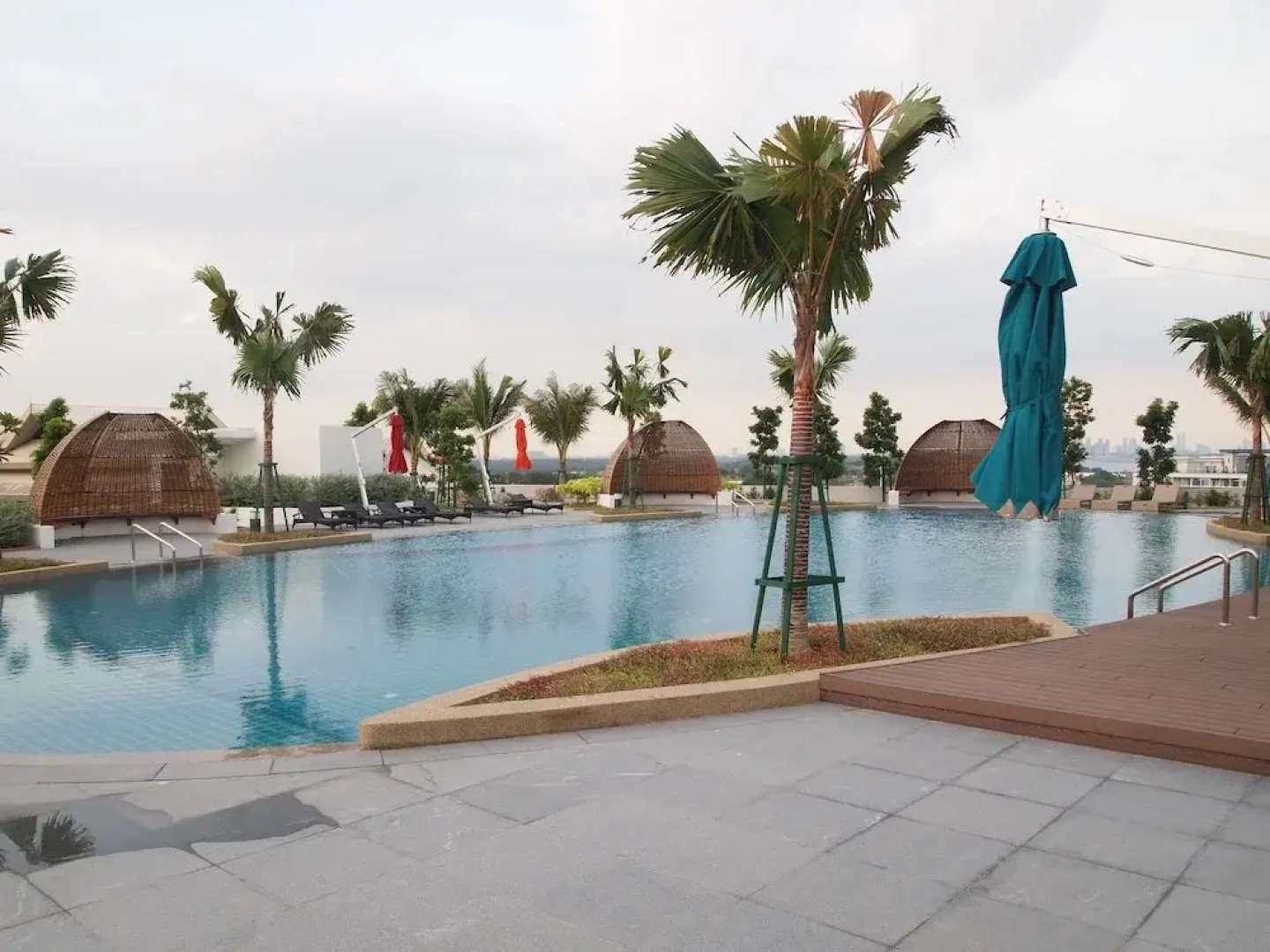 Almas Puteri Harbour by Oca Host