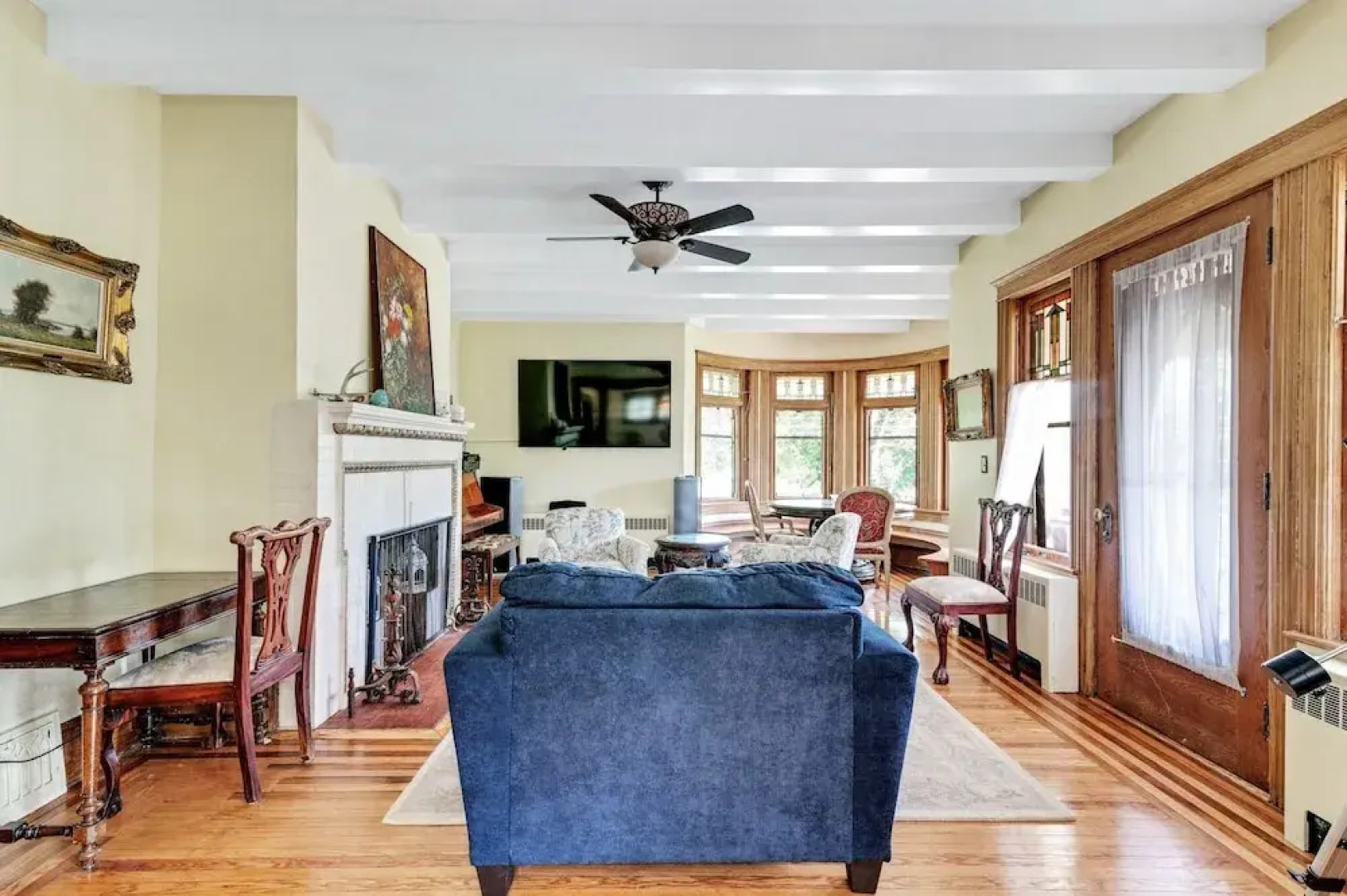 Spacious Victorian Home With Mountain Views And Lots Of Fun Extras!! 5 Bedroom Farmhouse by RedAwning