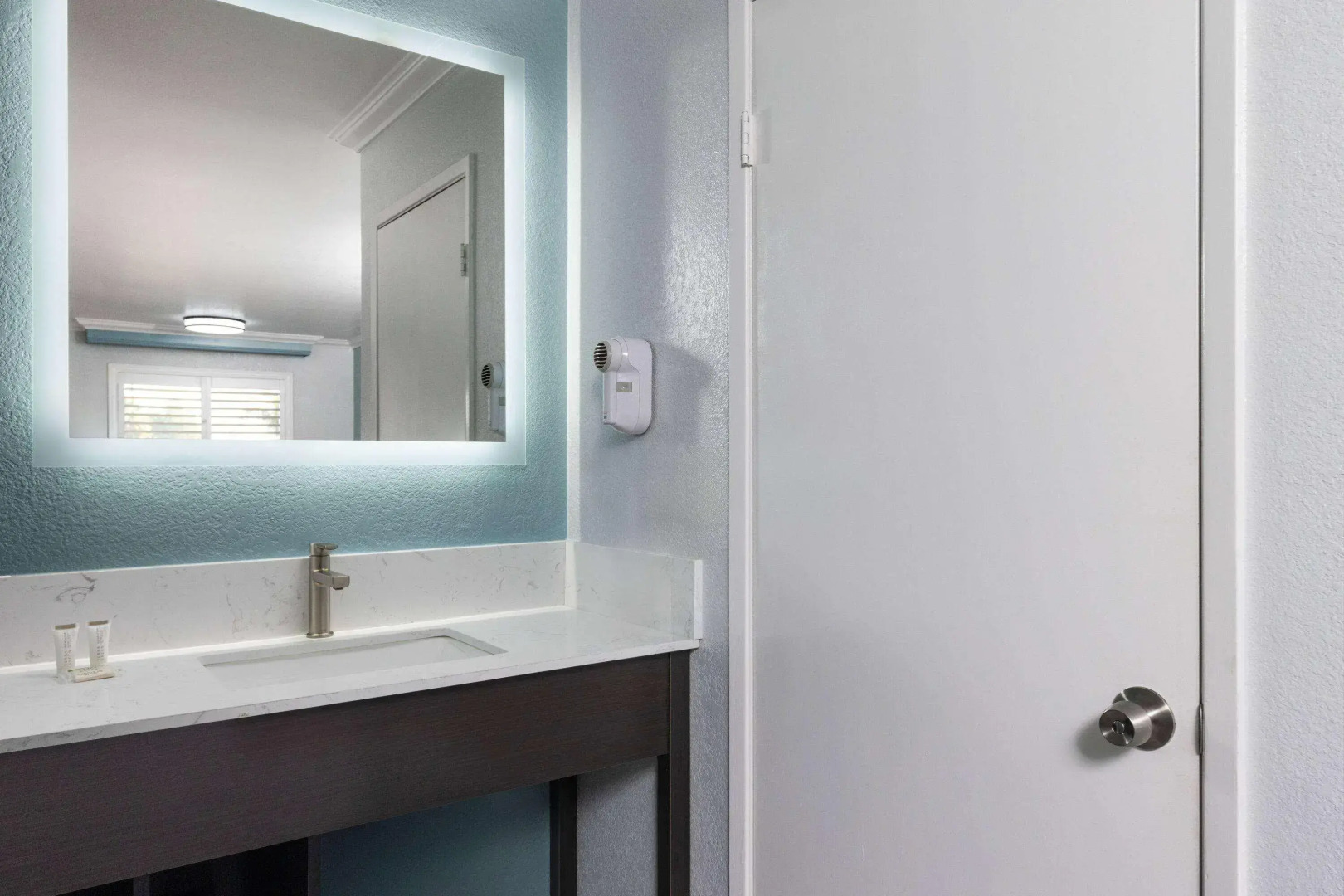 Red Lion Inn & Suites Lemoore