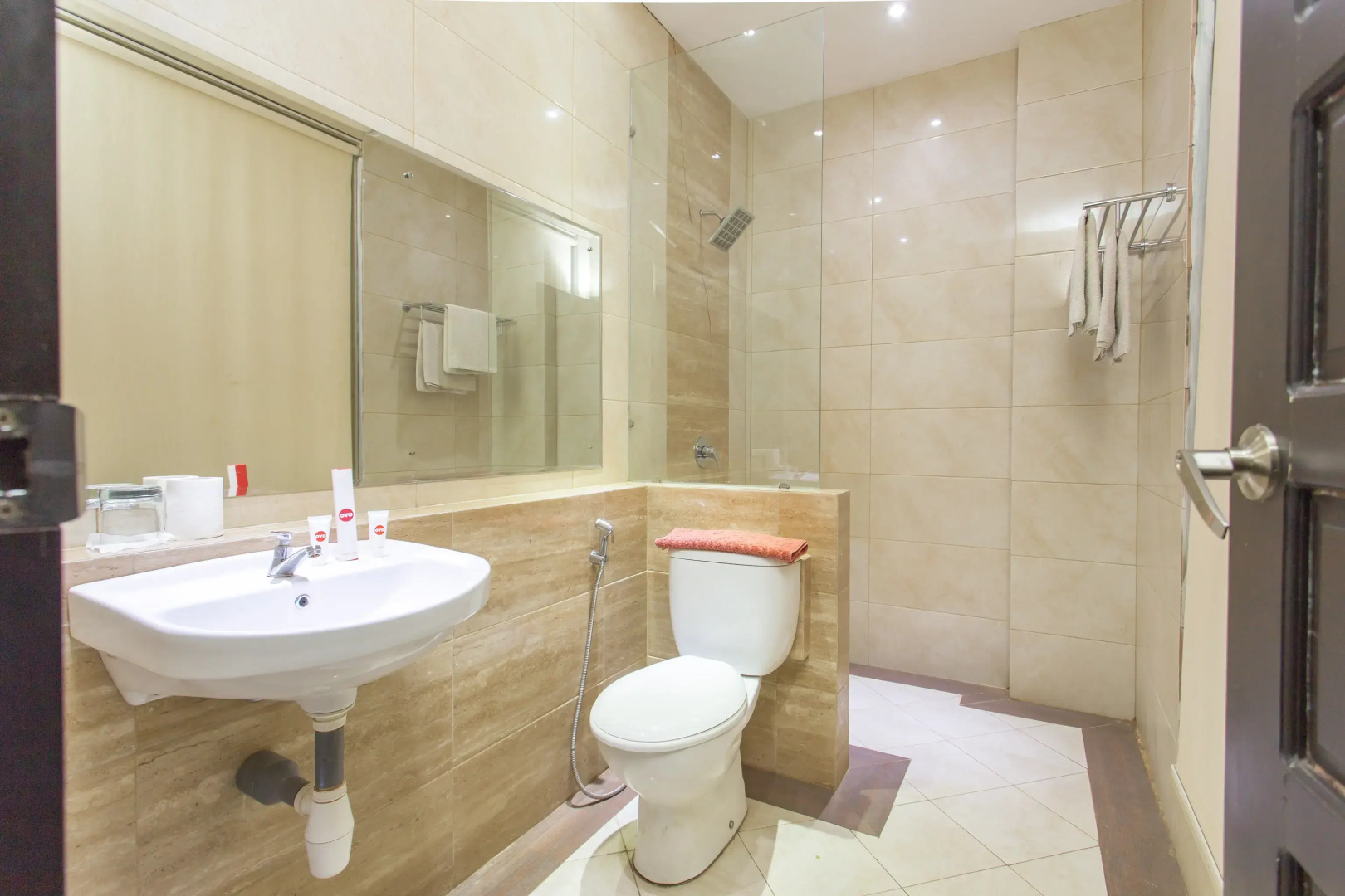 OYO 663 Hotel Sejati