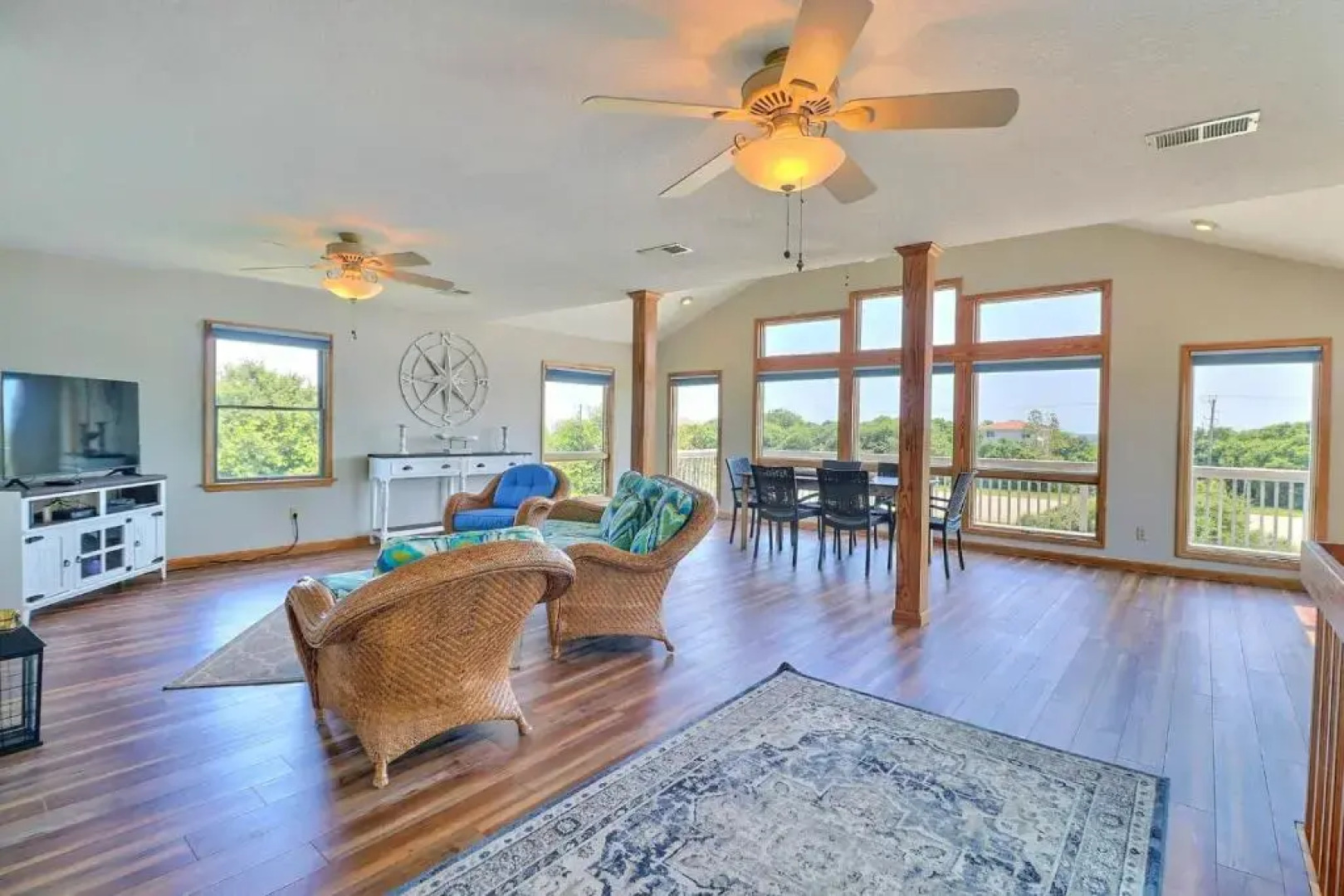 4062 Dennas Favorite Place 8 Min Walk to Beach